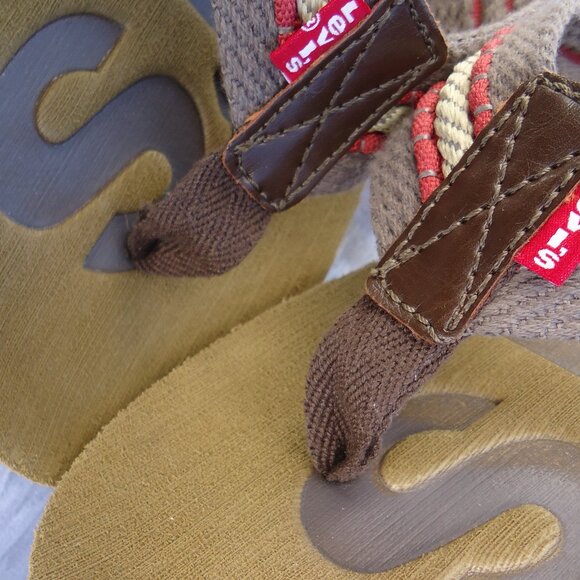 SIZE 12. Levi\'s Kyle casual thong canvas flip-flop men\'s sandals. main image 16